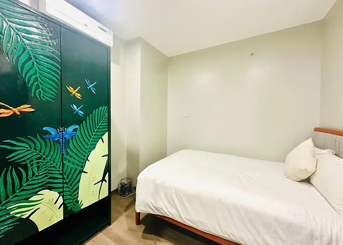Woodfield Penthouse Apartment